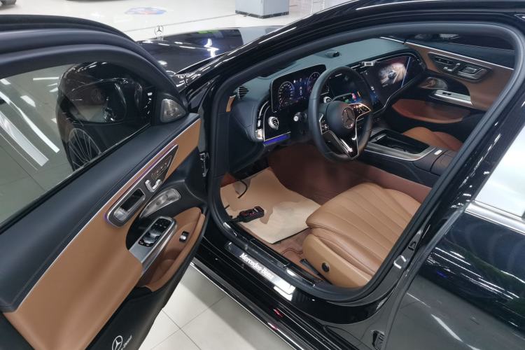 Used Mercedes-Benz E-Class 2025 Facelift E 300 L Premium Edition
