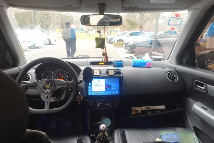 Used Suzuki Swift 2015 1.5L Manual Limited Edition Center Console