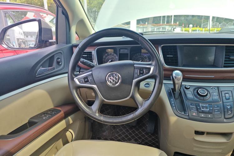 Used Buick GL8 2018 28T Luxury Model China VI Standard Steering Wheel