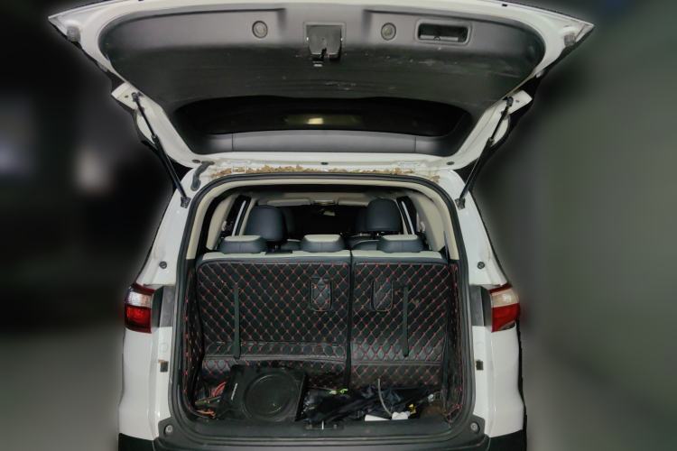 Used CHANGAN OSHAN A800 2017 1.5T Automatic ZhiZun Model Trunk