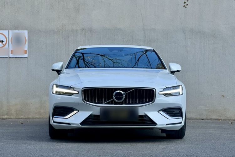 Used Volvo S60 2024 B4 Zhiyi Luxury Edition
