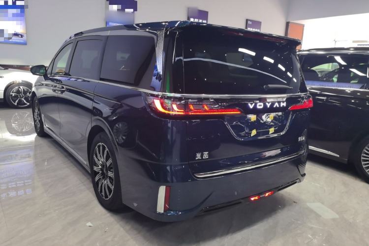 Used VOYAH Dream 2025 EV Four-Wheel Drive Flagship Kunpeng Edition