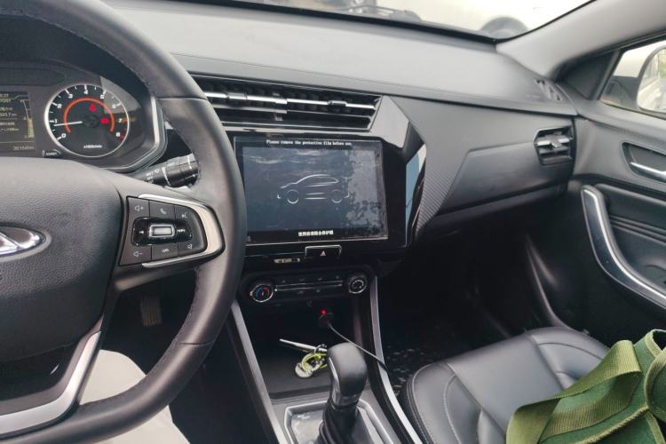 Used Chery Tiggo 3X 2022 PLUS 1.5L CVT Thrilling Red Date Edition II Center Console