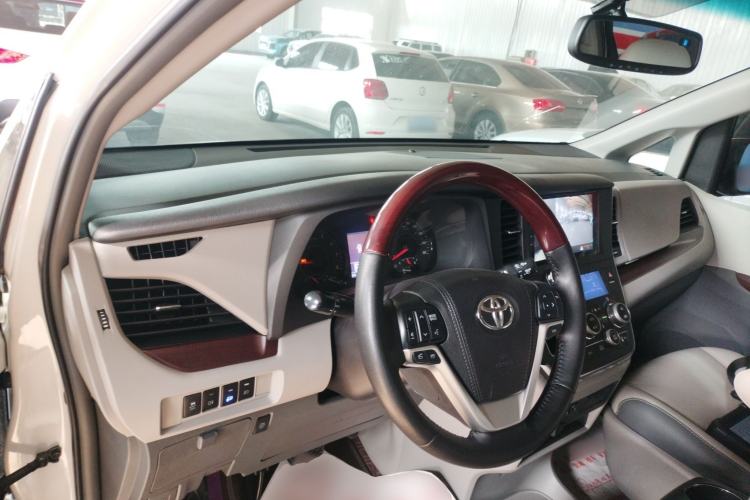 Used Toyota Sienna 2015 3.5L Four-Wheel Drive L