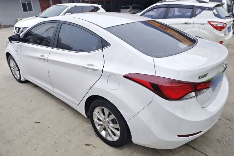 Used Hyundai Elantra (5th Generation / Langdong) 2016 1.6L Automatic Smart Version
