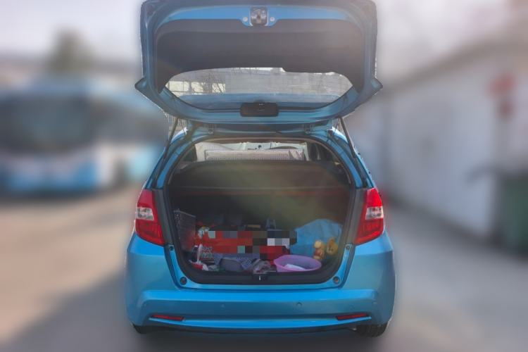 Used Honda Fit 2011 1.5L automatic panoramic sunroof version
