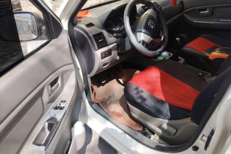 Used BAIC Weiwang M20 2015 1.2L economy version A122 Driver Seat