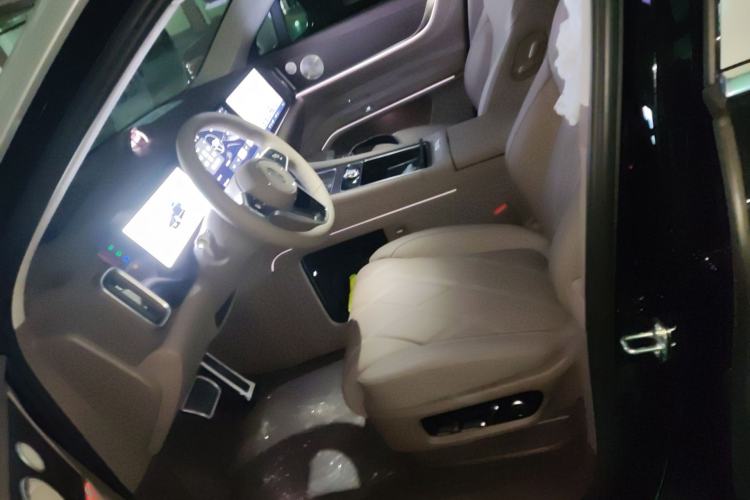 Used Hima AITO M9 2025 Extended-Range Ultra Version 52 kWh 6-Seater Left Front Seat