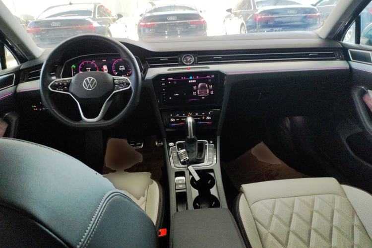 Used Volkswagen Magotan 2024 2 Million Units Zhongxiang Version 330TSI DSG Luxury Edition Center Console