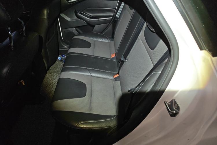 Used Ford Focus 2012 Sedan 1.6L Automatic Fashion Edition
