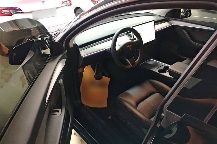 Used Tesla Model Y 2023 Long-Range All-Wheel-Drive Version