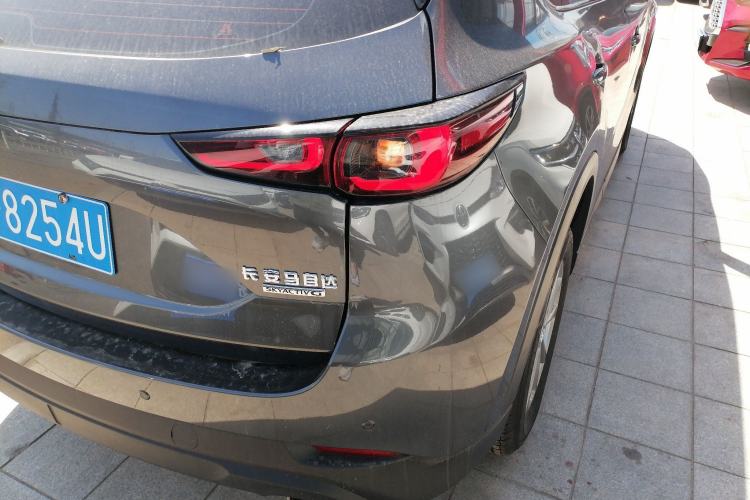 Used Mazda CX-5 2024 2.0L Automatic Two-Wheel Drive ZhiShang Version Right Rear Taillight