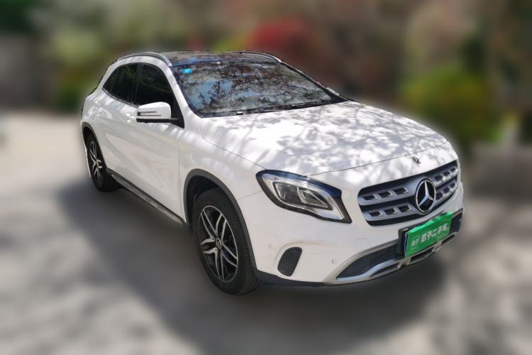 Used Mercedes-Benz GLA 2017 GLA 200 Fashion Model Front Right 45 Deg