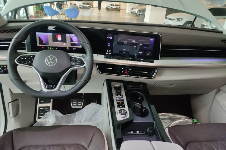 Used Volkswagen Tavendor 2024 380TSI All-Wheel Drive R-Line Cruise Edition