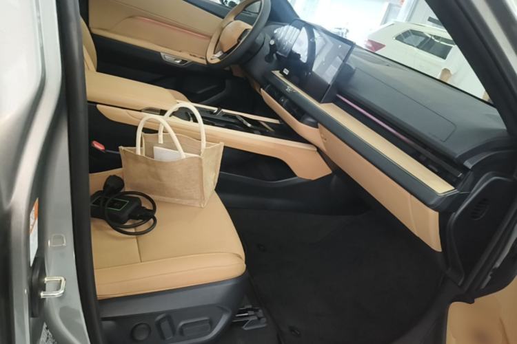 Used Lexus ES 2026 Model 300h Base Version