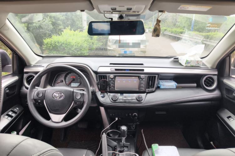 Used Toyota RAV4 2019 2.0L CVT Two-Wheel Drive Luxury Version China VI Standard