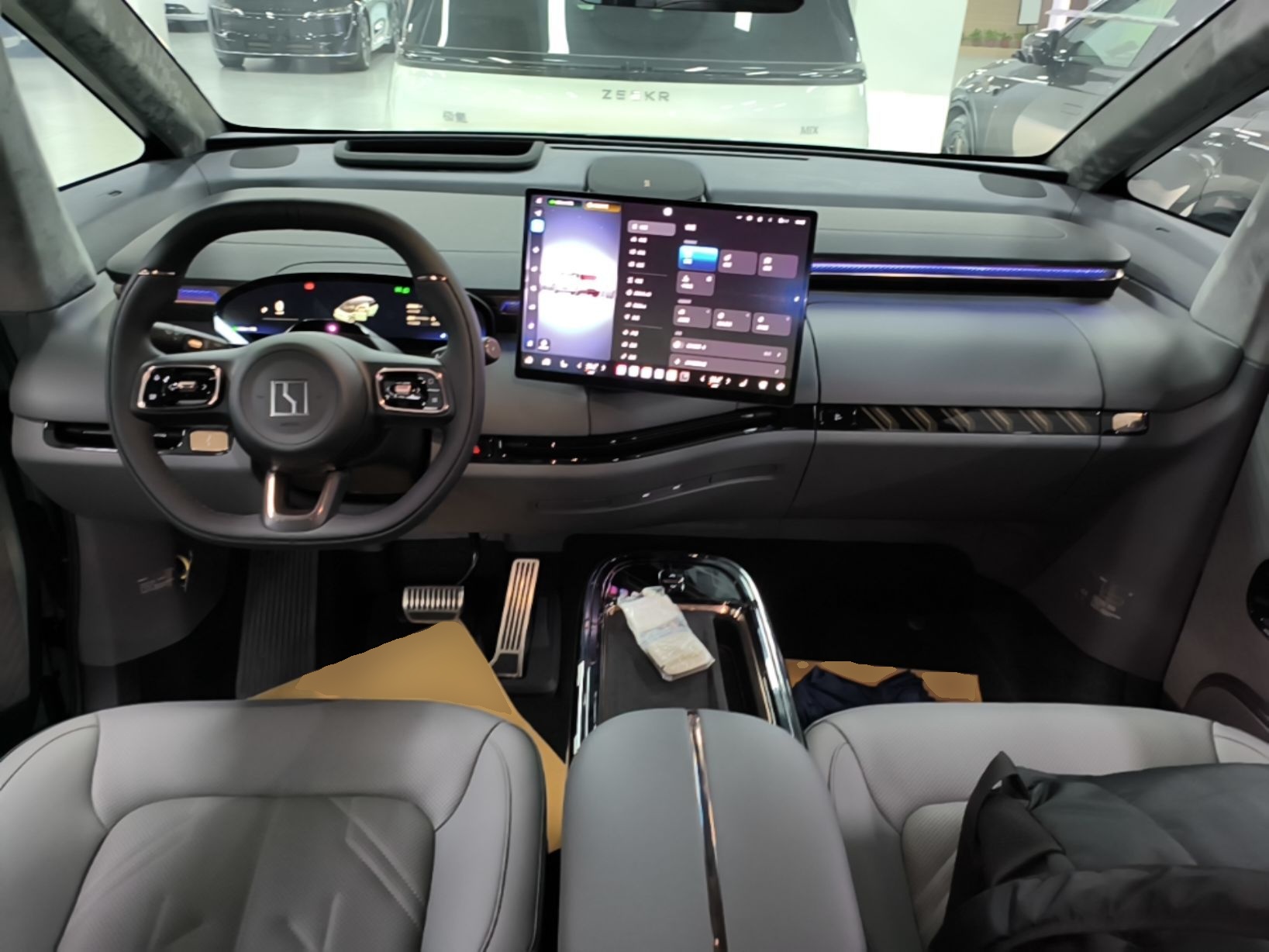 Zeekr MIX 2025 Long-Range Intelligent Driving Edition — снимка 14