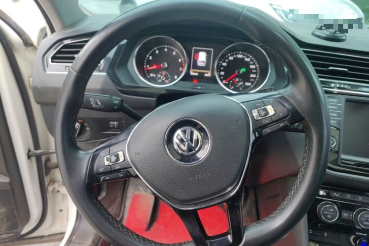 Used Volkswagen Tiguan L 2018 330TSI Automatic Two-Wheel Drive Luxury Edition Steering Wheel