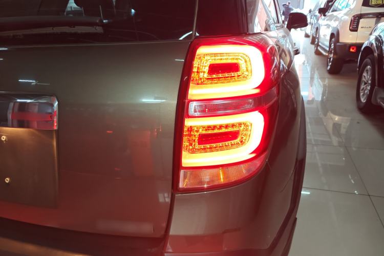 Used Chevrolet Captiva 2015 2.4L Two-Wheel Drive Urban Version 5 Seats Right Rear Taillight