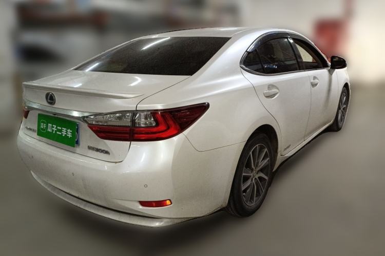 Used Lexus ES 2015 300h Luxury Edition
