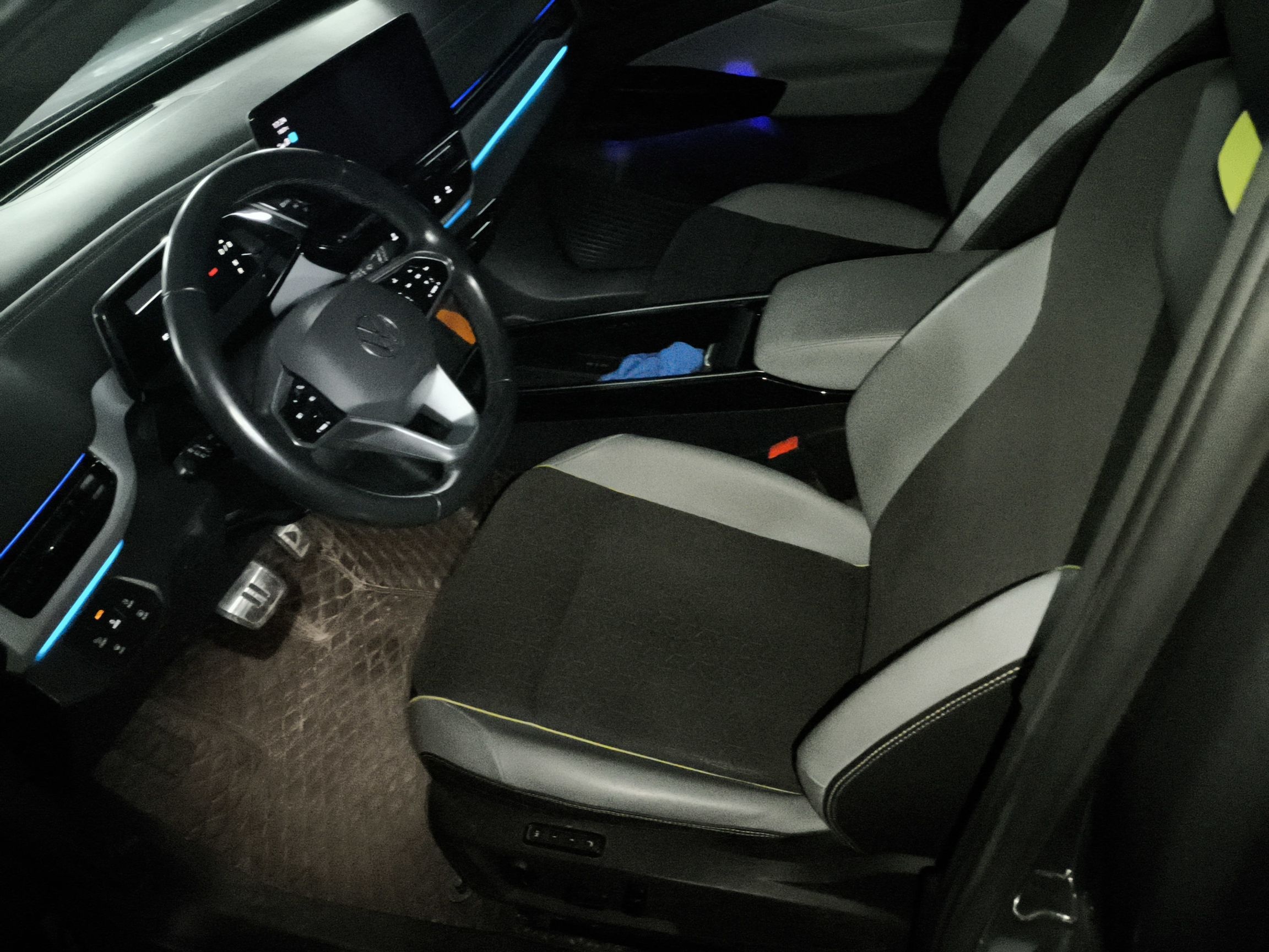 Переднее сиденье в автомобиле