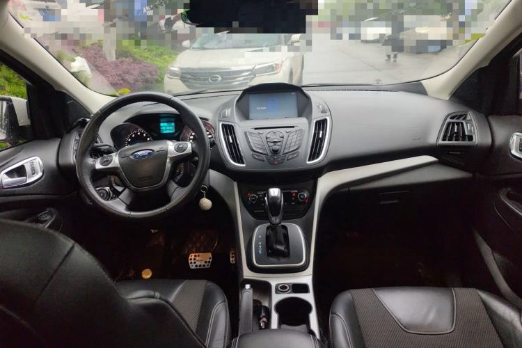 Used Ford Kuga 2013 1.6L GTDi Two-Wheel-Drive Trend Model Center Console