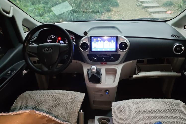 Used JAC Refine M3 2022 PLUS Creator Edition 1.5T Luxury Model Center Console