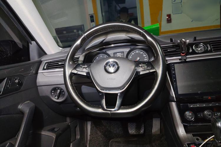 Used Volkswagen Passat 2017 330TSI DSG Luxury Edition
