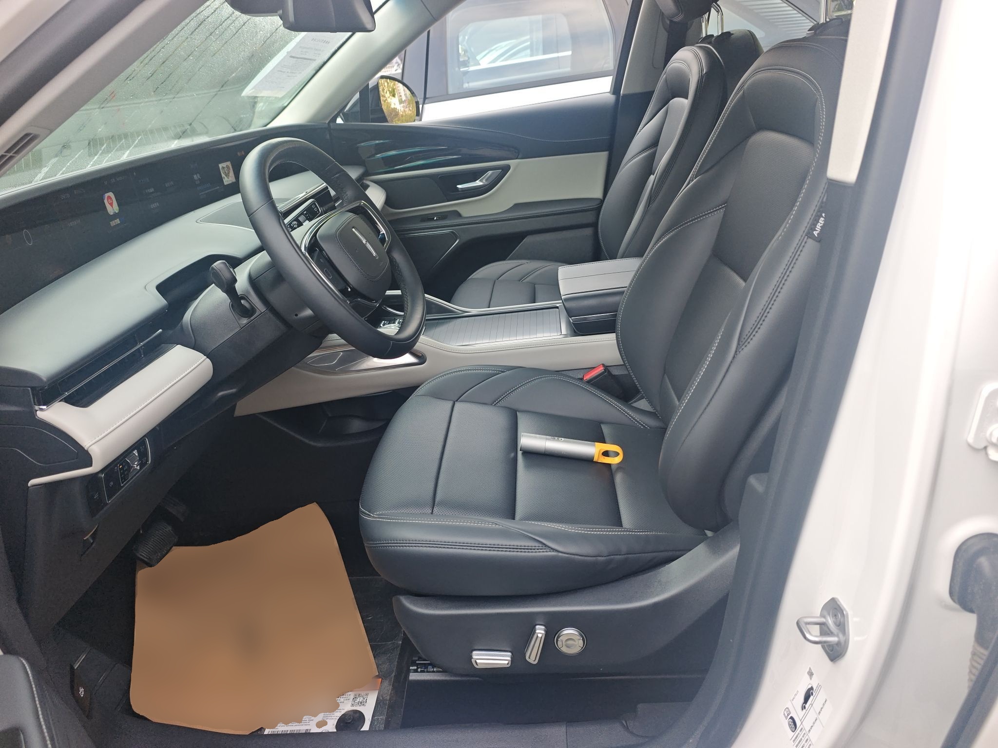 المقاعد الأمامية داخل السيارة