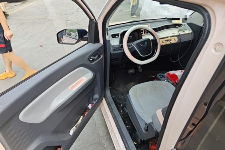 Used Wuling Hongguang MINIEV 2022 Macaron Fashion Edition Lithium-Nickel-Cobalt-Alpha-oxide Driver Seat