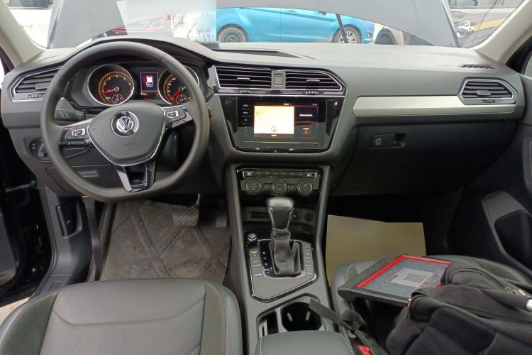 Used Volkswagen Tiguan L 2019 Revised 330TSI Automatic Two-Wheel Drive Smart & Luxury Edition China VI Standard Center Console
