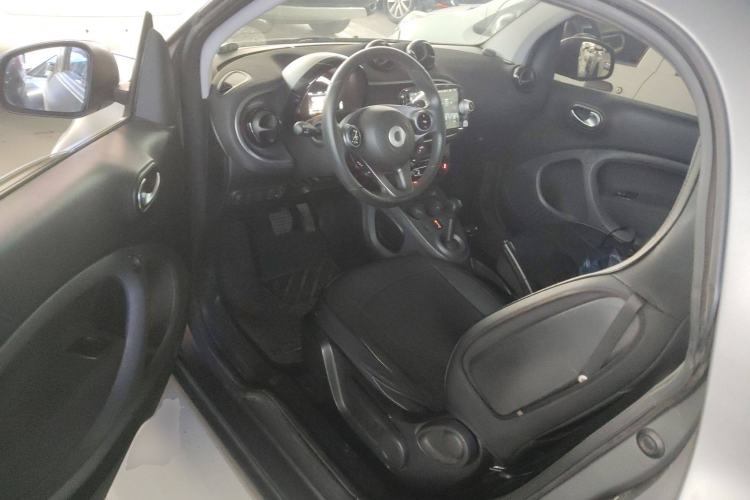 Used smart fortwo 2015 1.0L 52 kW Hardtop Passion Edition Driver Seat