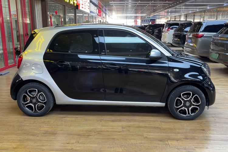 Used smart forfour 2016 0.9T 66 kW Pioneer Edition

