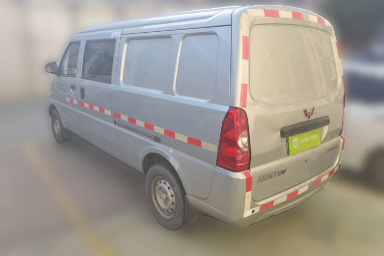 Used Wuling Rongguang EV 2022 Base Model Enclosed-Window Vehicle with 5 Seats Powered by Penghui Battery
