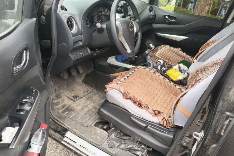 Used Nissan Navara 2017 2.5L Manual Two-Wheel Drive Luxury Edition QR25
