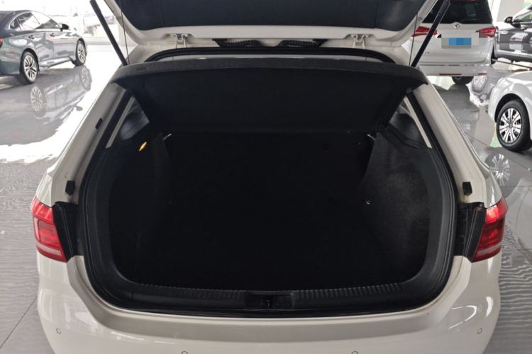 Used Volkswagen Gran Lavida 2015 1.6L Automatic Comfort Edition