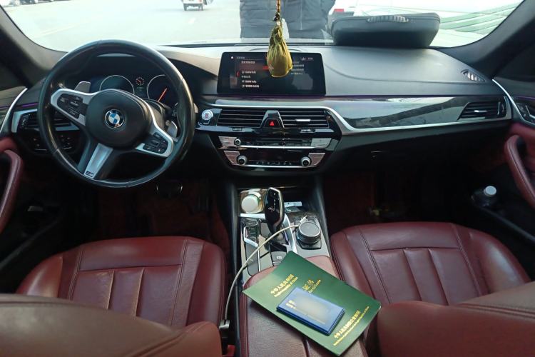 Used BMW 5 Series 2019 530Li Leading Model M Sport Package Center Console