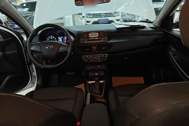 Used Hyundai Celesta 2020 1.6L Automatic GL Enjoyable Edition Center Console