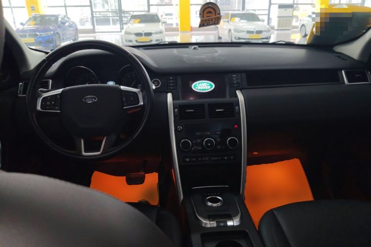 Used Land Rover Discovery Sport 2018 240 PS SE Version Center Console