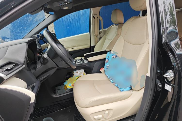 Used Toyota Granvia 2022 2.5L Hybrid Premium Edition
