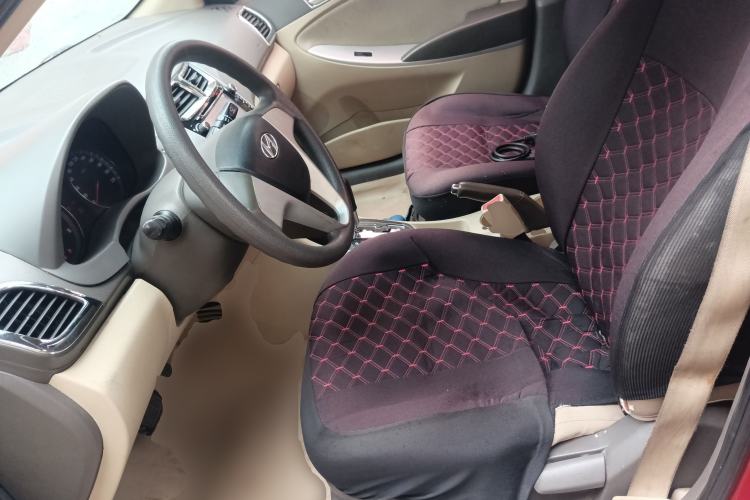 Used Hyundai Verna (older generation) 2010 Sedan 1.4L Automatic Comfort Model GS Left Front Seat