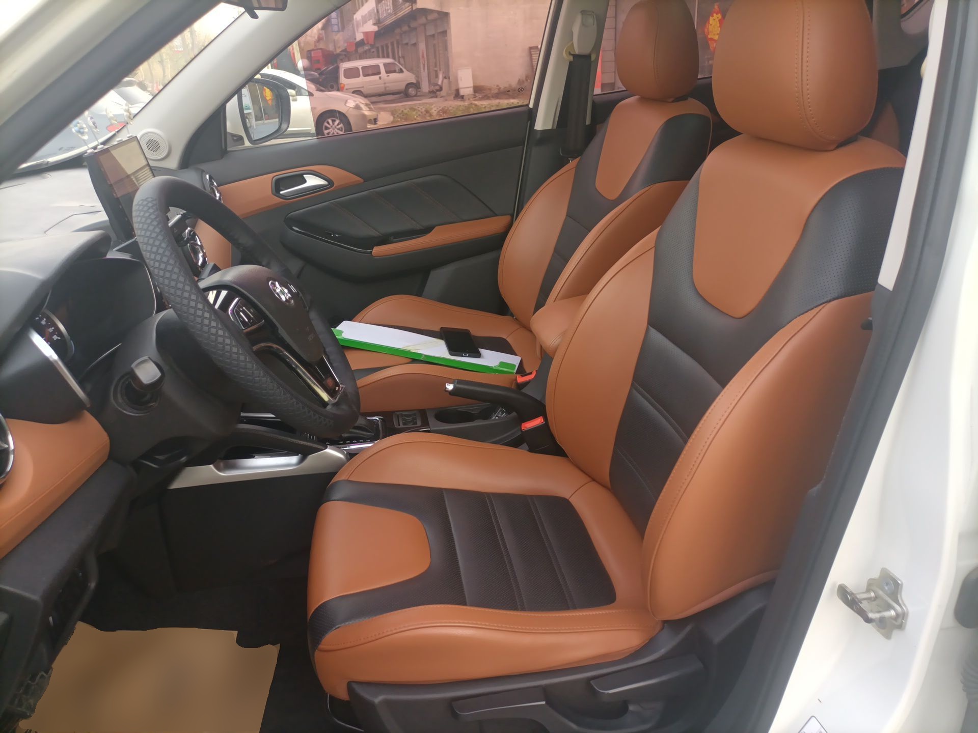 Переднее сиденье в автомобиле