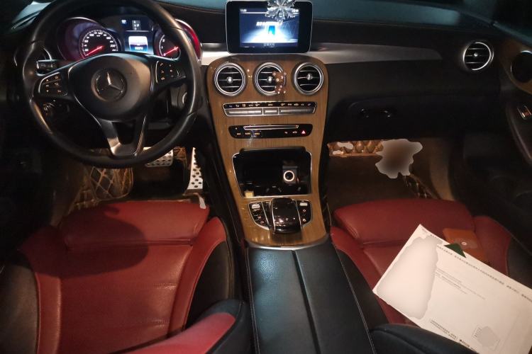 Used Mercedes-Benz GLC Coupe 2018 GLC 260 4MATIC Coupe SUV Center Console