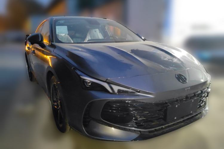 Used MG 7 2025 1.5T 300 DCT Luxury Edition Front Right 45 Deg