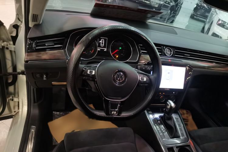 Used Volkswagen Magotan 2017 330TSI DSG Luxury Model