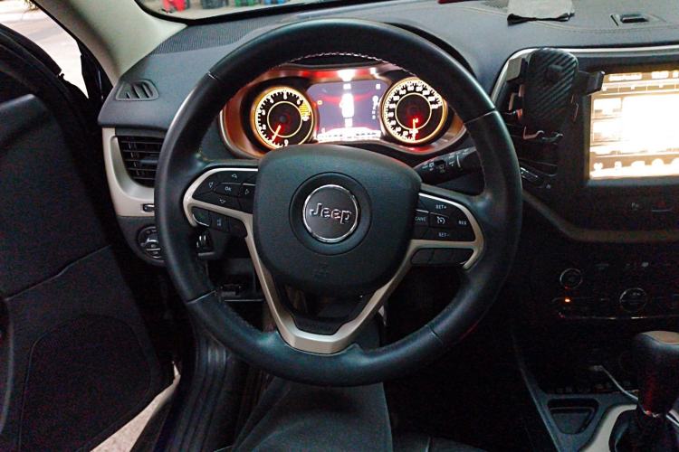 Used Jeep Cherokee 2017 2.0L Superior Edition
