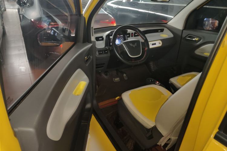 Used Wuling Hongguang MINIEV 2021 Macaron Fashion Model Lithium Iron Phosphate Driver Seat