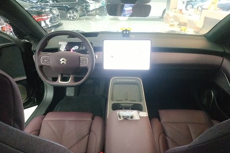 Used Nio ET5T 2025 75 kWh Touring Center Console