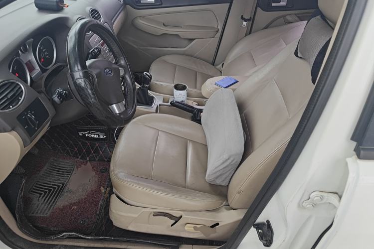 Used Ford Focus 2013 Hatchback Classic 1.8L Manual Fashion Edition
