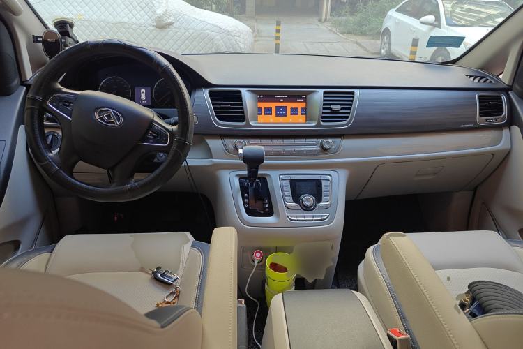 Used SAIC MAXUS G10 2021 2.0T Automatic Smart Edition Gasoline 7-Seater Center Console